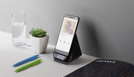 Настольная Bluetooth колонка (3Вт) "Smart Pyramid" с часами и беспроводным (15W) зарядным устройством, с подсветкой логотипа Настольная Bluetooth колонка (3Вт) "Smart Pyramid" с часами и беспроводным (15W) зарядным устройством, с подсветкой логотипа