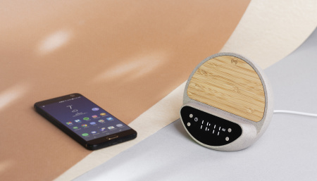 Настольные часы "Smiley" с беспроводным (10W) зарядным устройством и будильником, пшеница/бамбук/пластик Настольные часы "Smiley" с беспроводным (10W) зарядным устройством и будильником, пшеница/бамбук/пластик