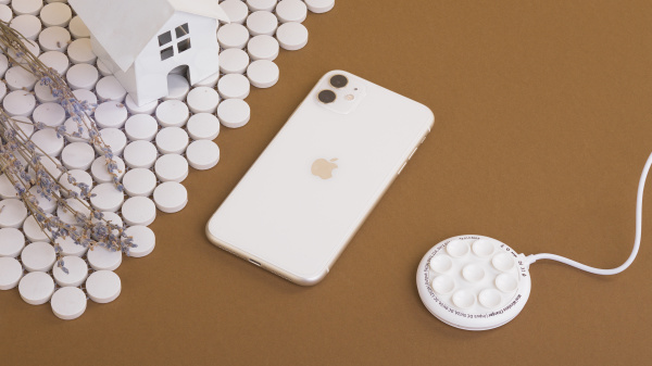 Беспроводное (15W) зарядное устройство "Sticker" с присосками Беспроводное (15W) зарядное устройство "Sticker" с присосками